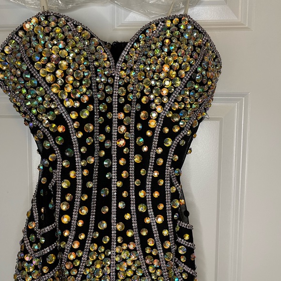 Prom dress - Picture 3 of 16